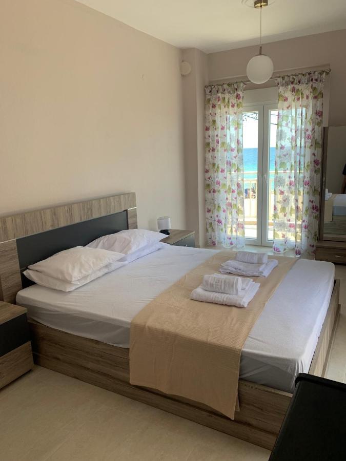 Вилла "Breeze" Front To The Sea - Hakidiki Флогита Экстерьер фото