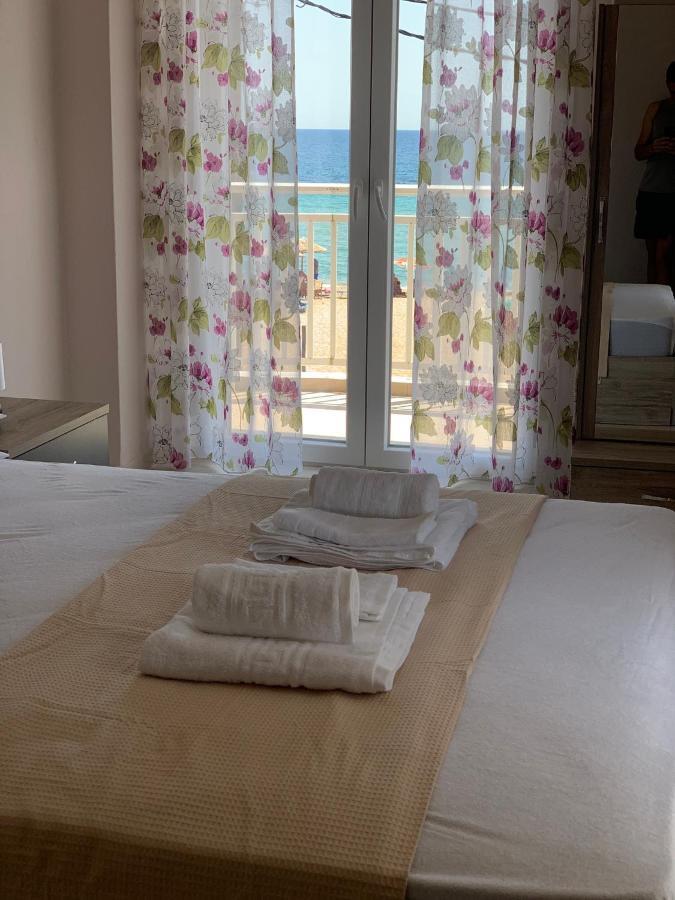 Вилла "Breeze" Front To The Sea - Hakidiki Флогита Экстерьер фото